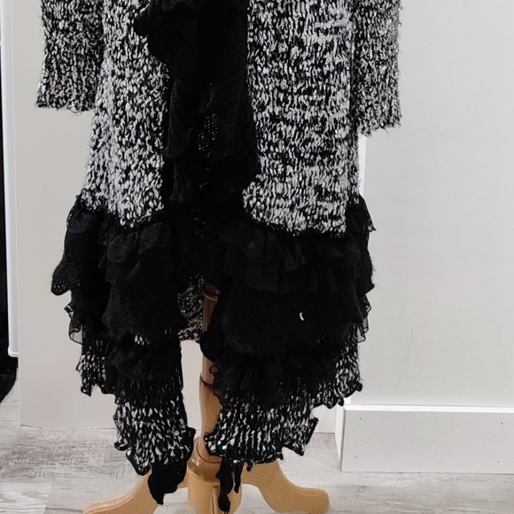 Long sweater with ruffled neck - Picture 3 of 3